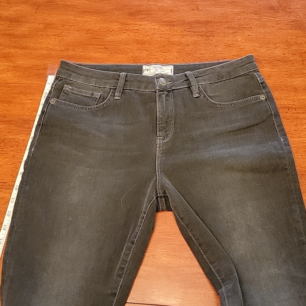 Free People sz W30 fringe ankle crop washed black jeans. - Picture 6 of 9